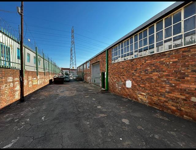 372M² WAREHOUSE TO LET IN KEW